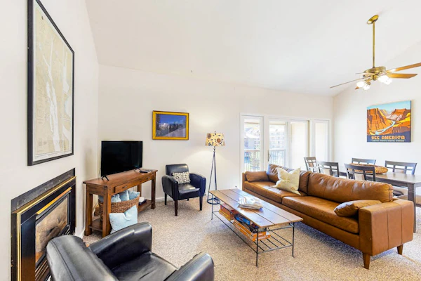 Charming condo with mountain view, skiing, fireplace, & balcony
