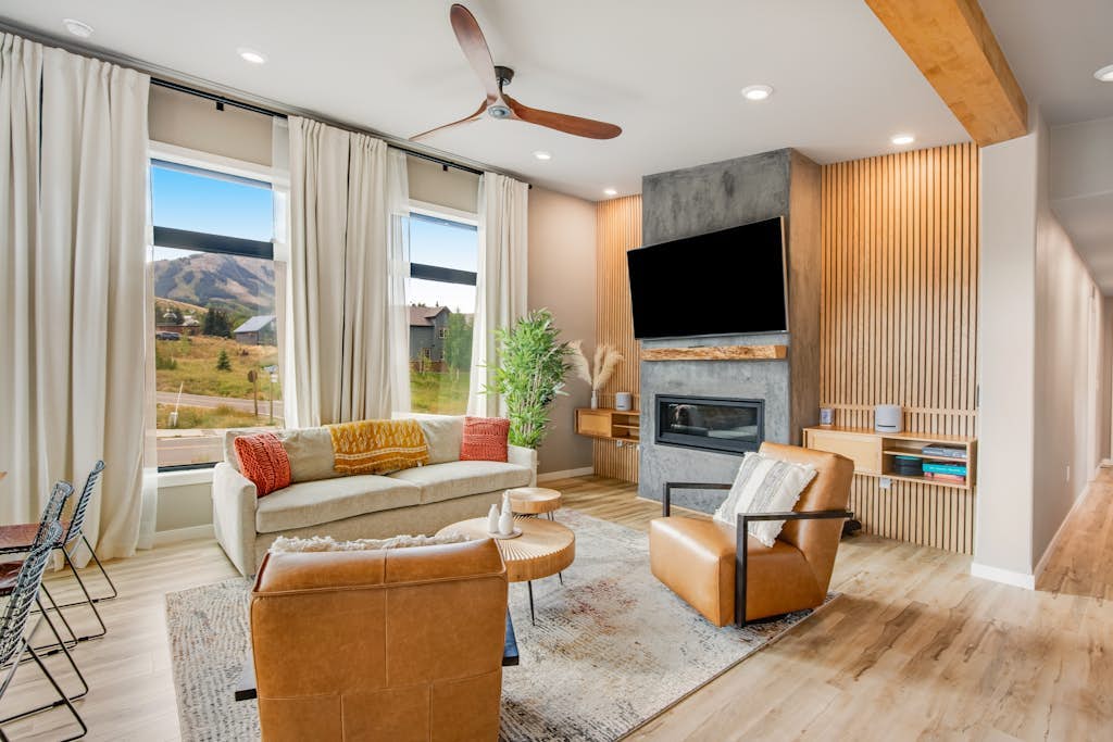 Modern mountain retreat with decks, kitchens, & kid-friendly items - near skiing