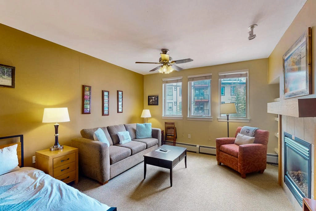 Founders Pointe 4445