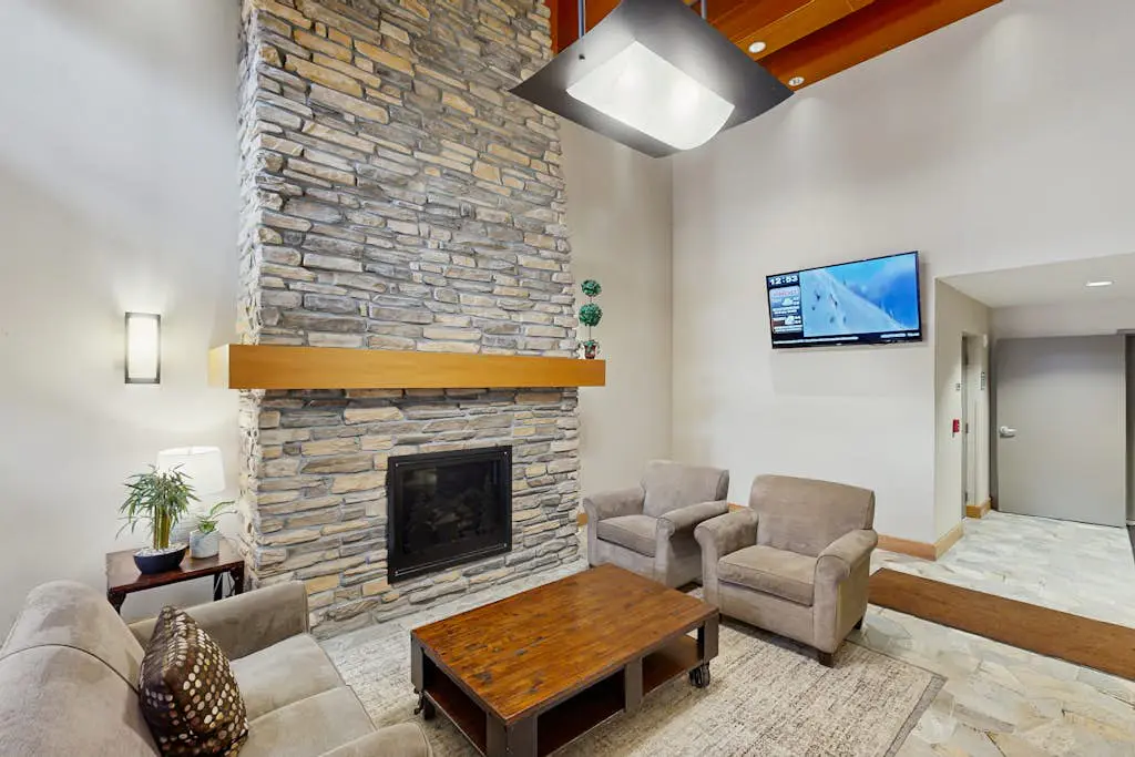 Founders Pointe 4445