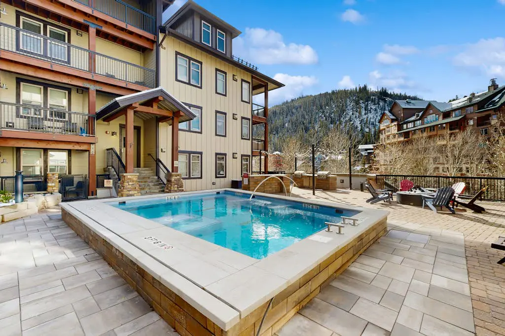 Founders Pointe 4445