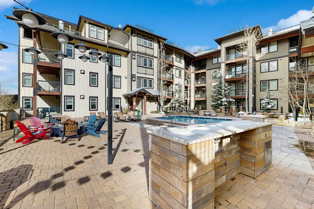 Founders Pointe 4445
