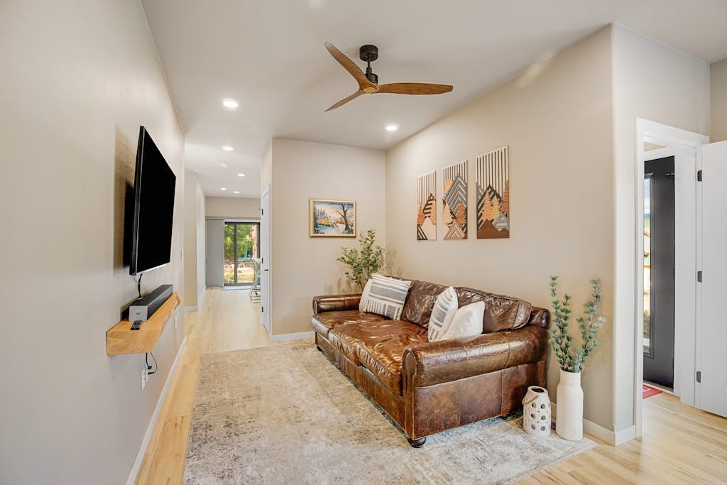 Modern mountain stay with a patio, beautiful interior, & well-equipped kitchen