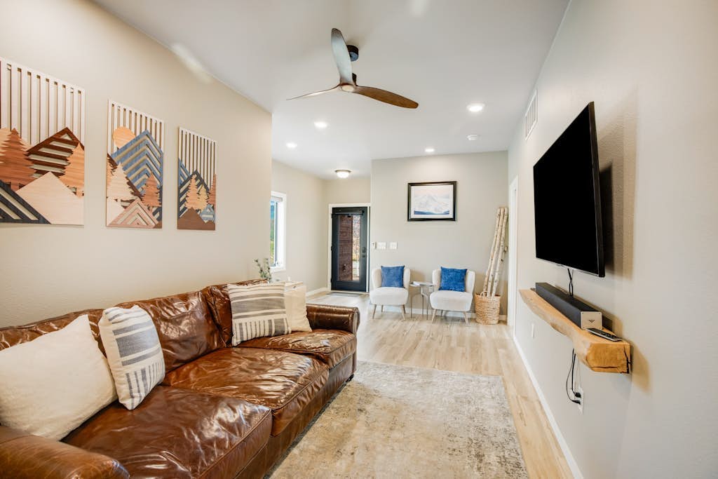Modern mountain stay with a patio, beautiful interior, & well-equipped kitchen