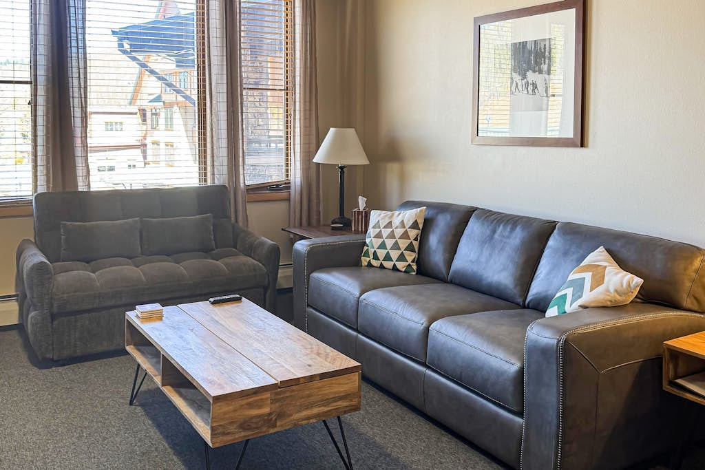 Zephyr Mountain Ski-In/Ski-Out Condo