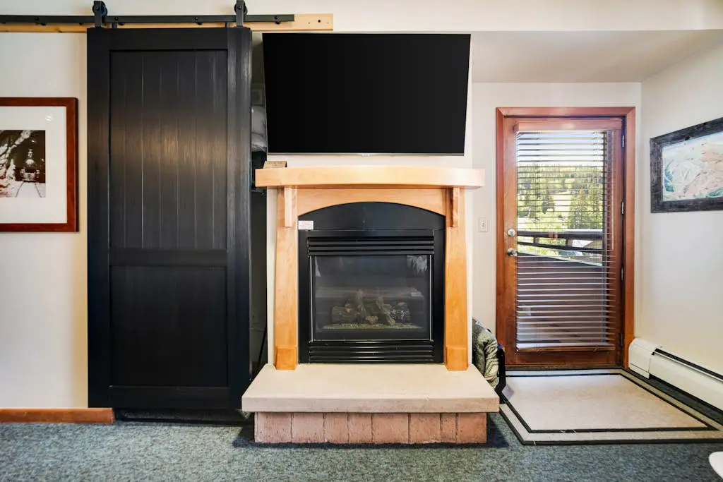 Zephyr Mountain Ski-In/Ski-Out Condo
