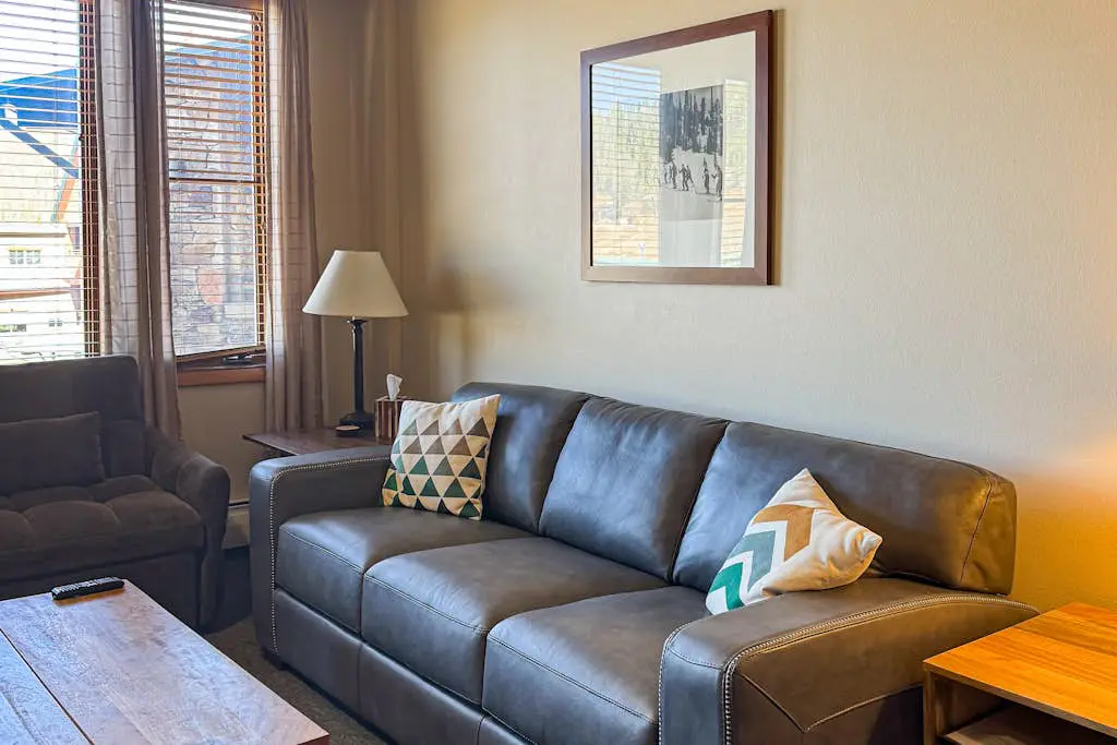 Zephyr Mountain Ski-In/Ski-Out Condo