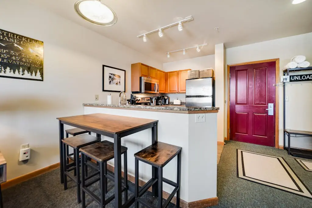 Zephyr Mountain Ski-In/Ski-Out Condo