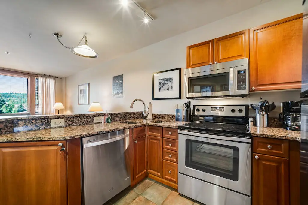 Zephyr Mountain Ski-In/Ski-Out Condo