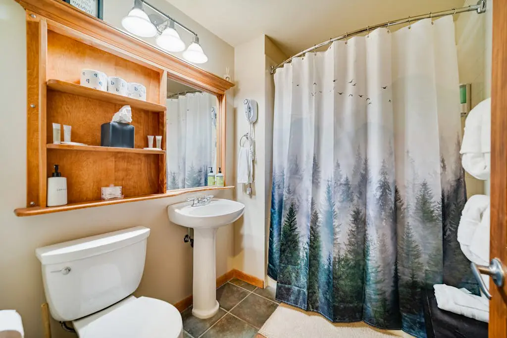 Zephyr Mountain Ski-In/Ski-Out Condo