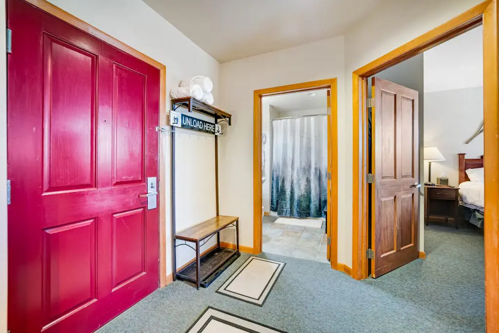 Zephyr Mountain Ski-In/Ski-Out Condo