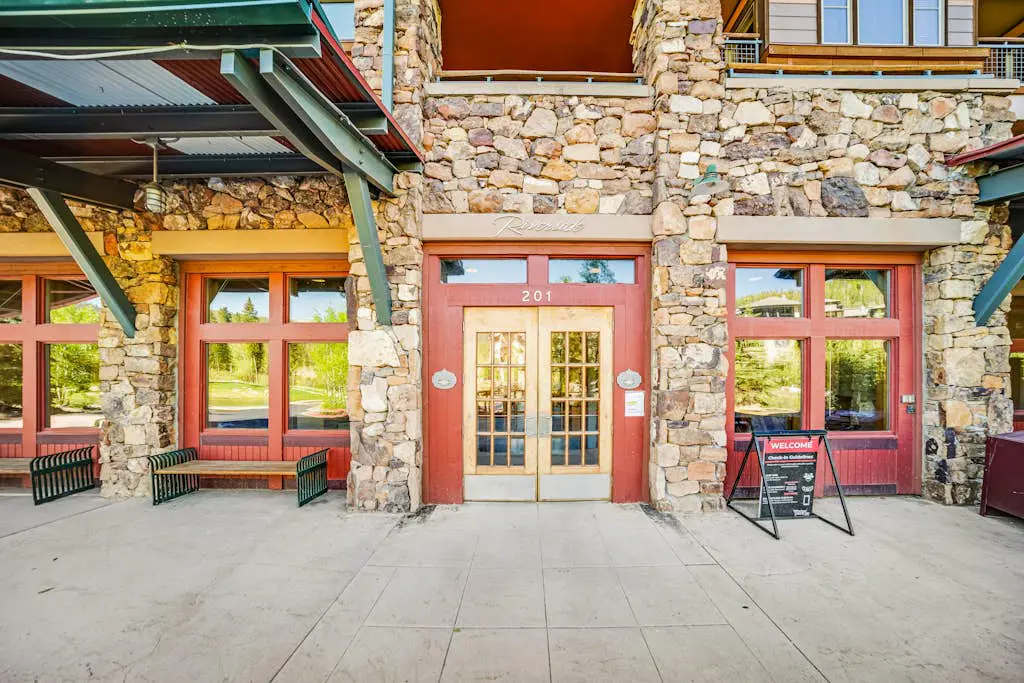 Zephyr Mountain Ski-In/Ski-Out Condo