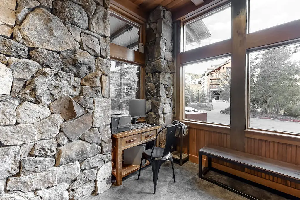 Zephyr Mountain Ski-In/Ski-Out Condo
