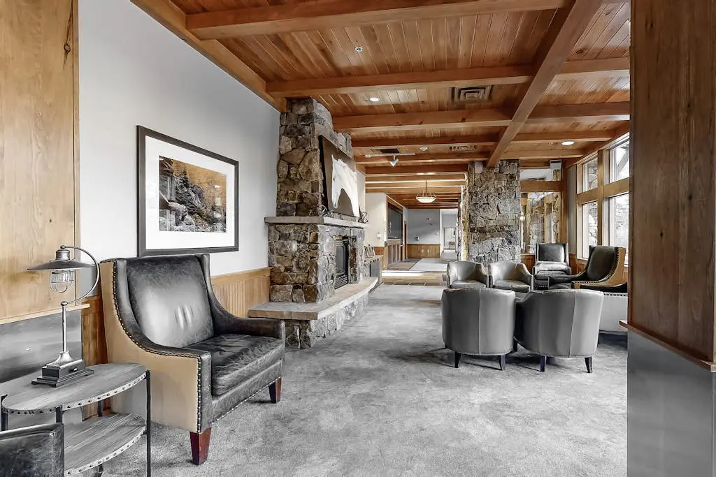 Zephyr Mountain Ski-In/Ski-Out Condo