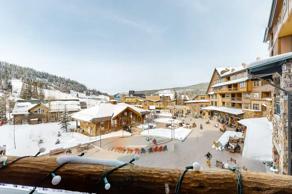 Zephyr Mountain Ski-In/Ski-Out Condo