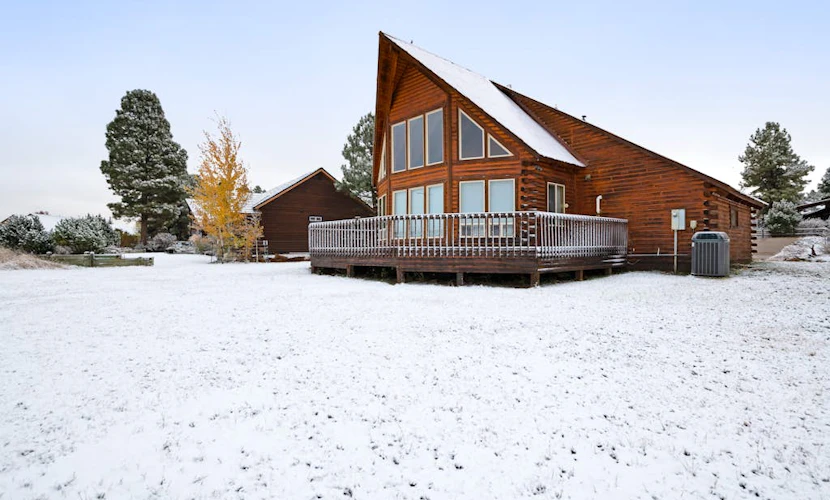 Beautiful cabin w/ a large, wraparound deck - near parklands