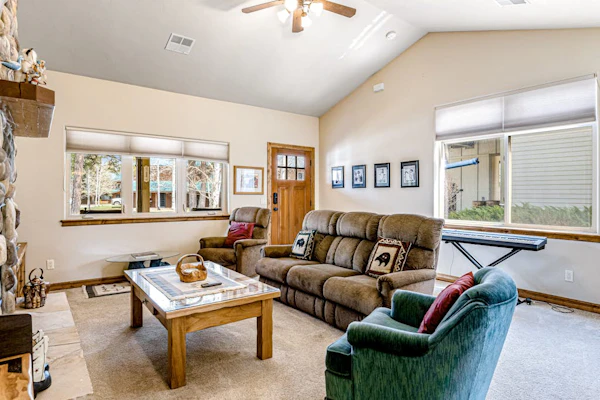 Inviting Townhouse w/ Free WiFi, Washer/Dryer, Gas Fireplace, & Furnished Porch