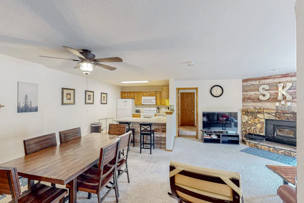 Immaculate & updated mountain condo - great views