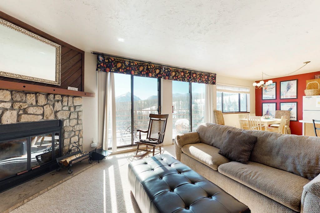 Modern condo with mountain views -  near hiking & skiing