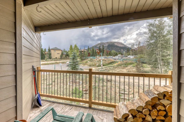 Stay like a local in Wildernest- Two bedroom condo with awesome clubhouse