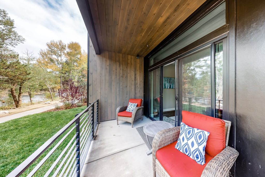 Modern riverfront condo w/ a gas fireplace, washer/dryer & private patio