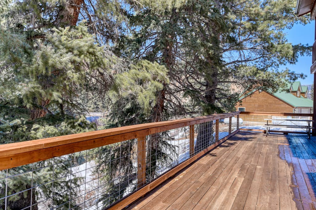 Large and Beautiful Home located on the Rio Grande River w/WiFi/Game Room & W/D