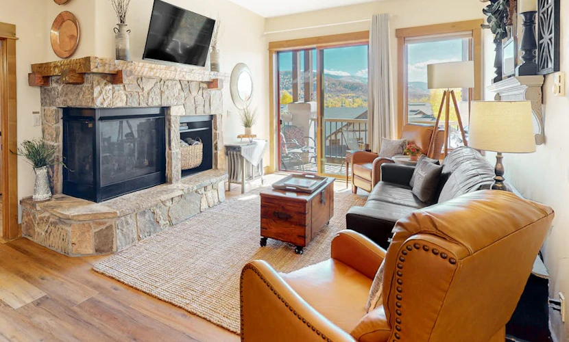 Walk-To-Lift Condo w/ Gas Fireplace, Huge Views, & Shared Hot Tub/Pool/Gym
