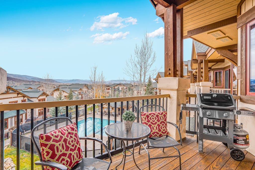 Walk-To-Lift Condo w/ Gas Fireplace, Huge Views, & Shared Hot Tub/Pool/Gym