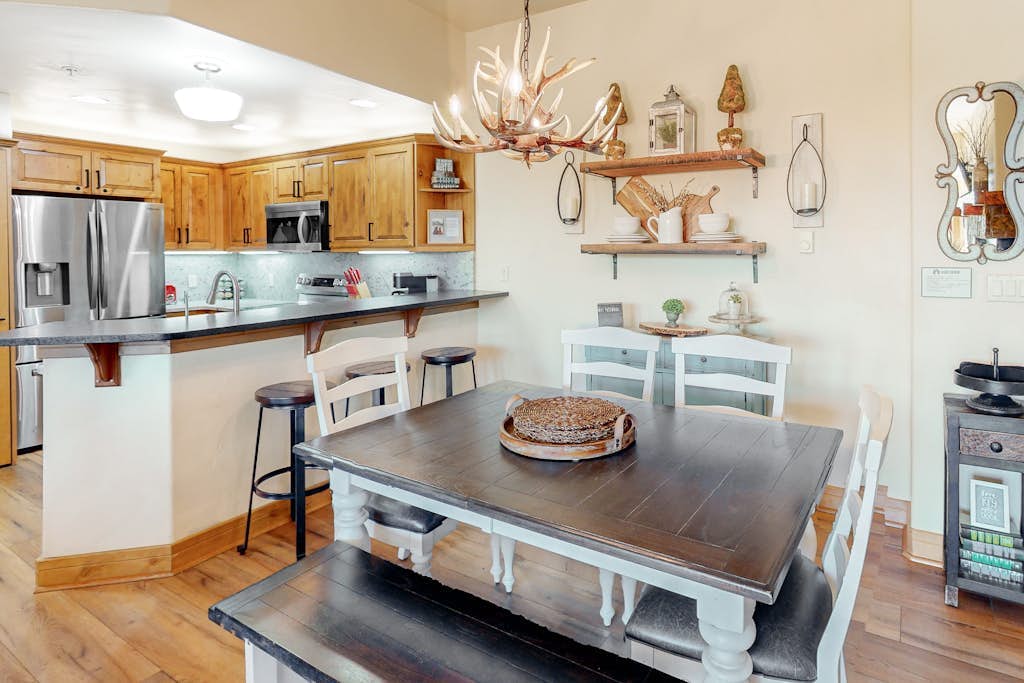 Walk-To-Lift Condo w/ Gas Fireplace, Huge Views, & Shared Hot Tub/Pool/Gym