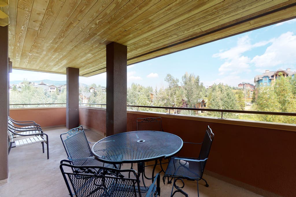 Condo near the gondola w/ gas fireplace & shared pool/hot tub/shuttle/gym