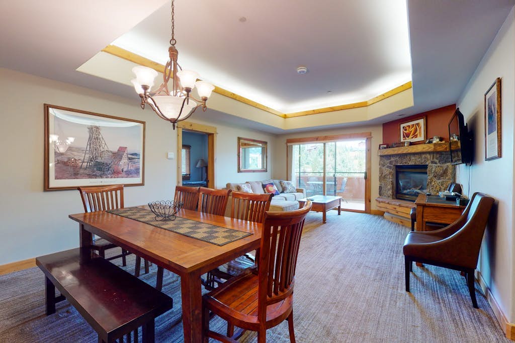 Condo near the gondola w/ gas fireplace & shared pool/hot tub/shuttle/gym