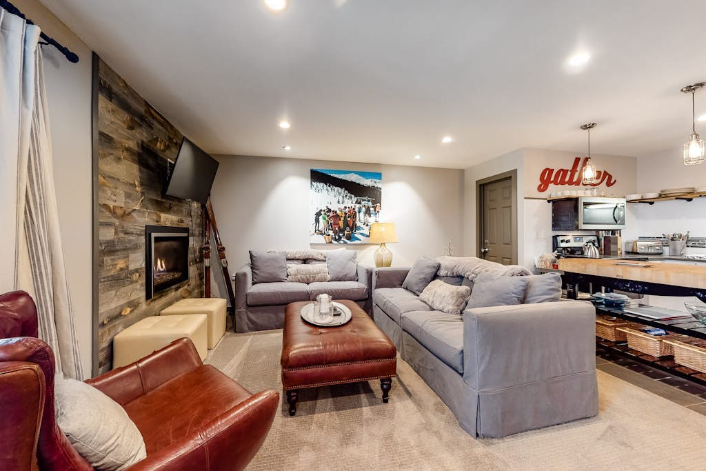 Newly Remodeled, Ski-In/Ski-Out Condo with Fireplace, Balcony, Shared Hot Tub