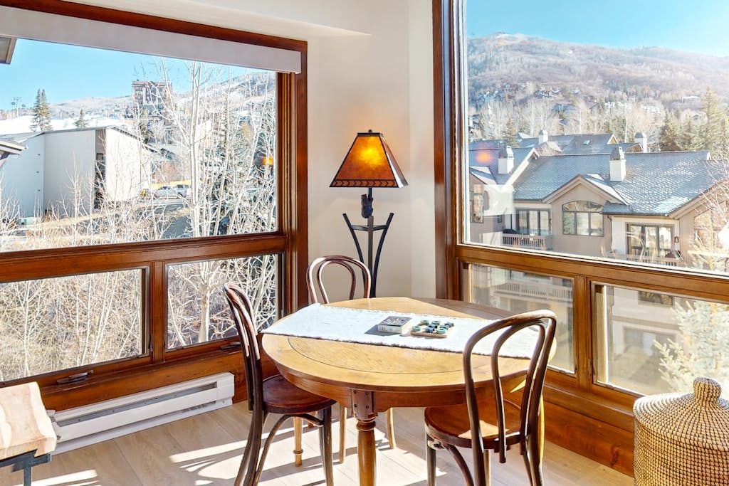 Top-Floor Condo w/ Fireplace, W/D, Shared Hot Tubs/Firepit - Steps to Gondola