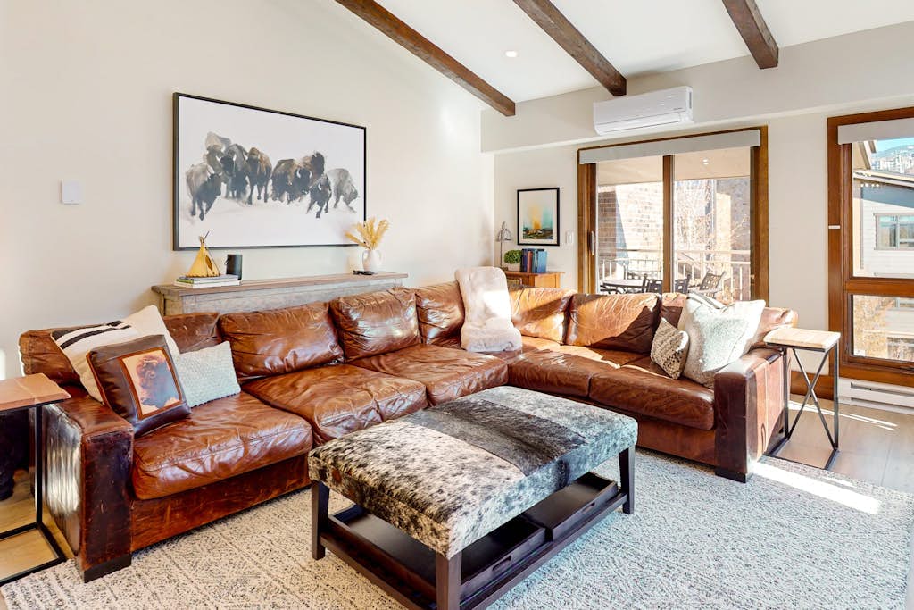 Top-Floor Condo w/ Fireplace, W/D, Shared Hot Tubs/Firepit - Steps to Gondola