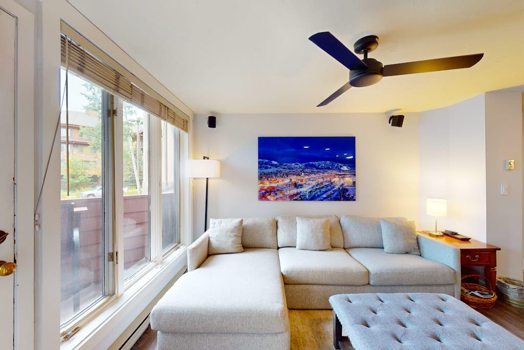 All-Suite Condo w/Shared Pools, Hot Tubs & Winter Shuttle - 300 Yards to Gondola