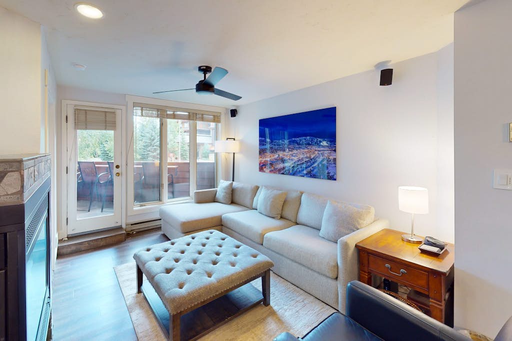 All-Suite Condo w/Shared Pools, Hot Tubs & Winter Shuttle - 300 Yards to Gondola