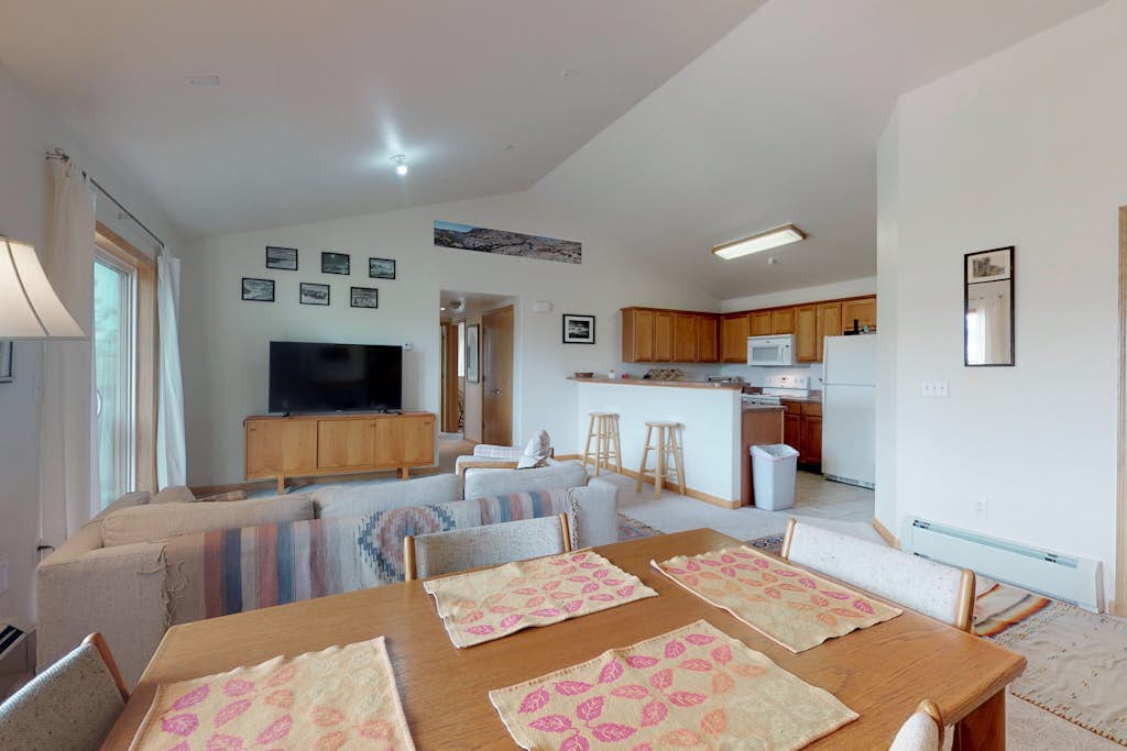 Mountain view condo with two balconies & gas fireplace - close to lifts