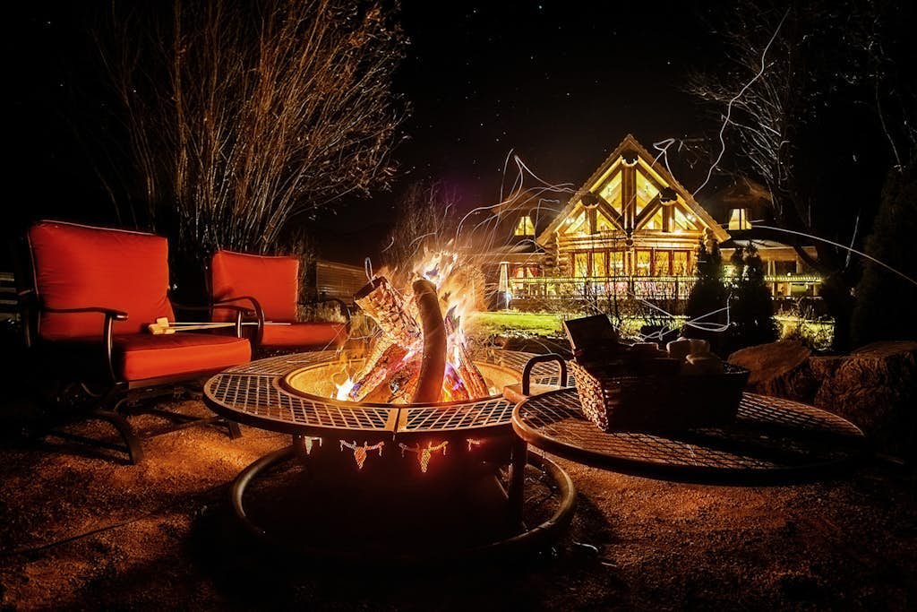Luxurious log cabin with river views, hot tub, firepit, outdoor areas, & W/D