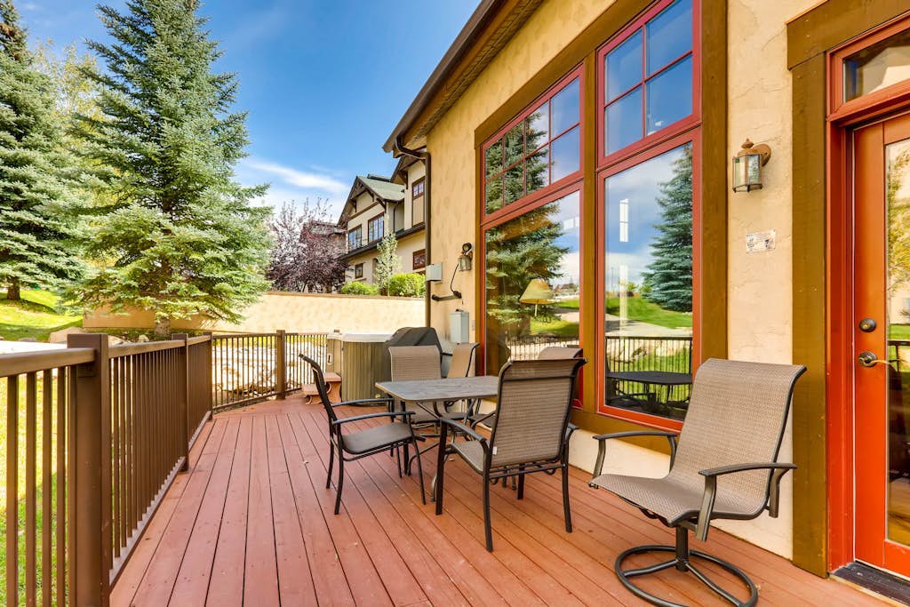 1536 Eagleridge Townhouse w/Fireplace & Shared Pool/Hot Tubs/Gym/Firepit - Walk to Gondola