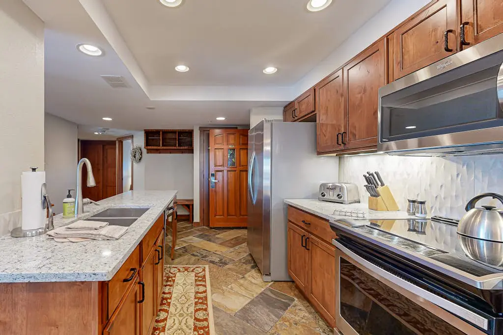 Torian Plum Plaza 404