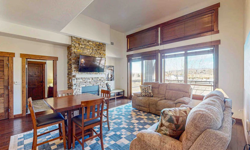 Impressive luxury condo w/views, gondola access & shared pool, hot tubs & more