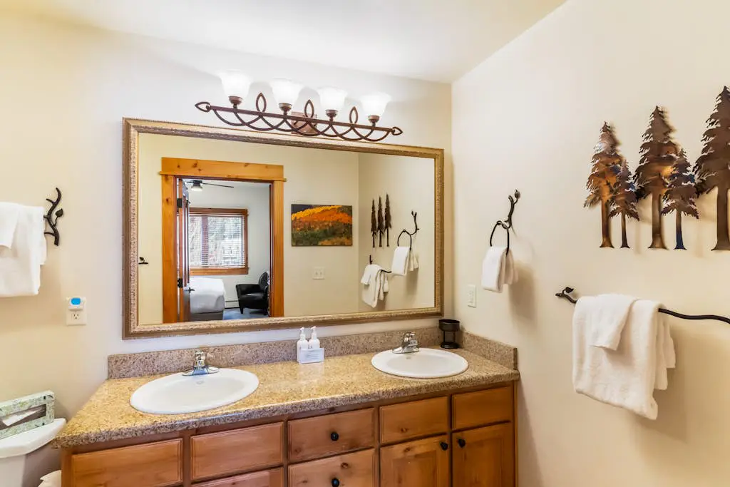 Canyon Creek B206