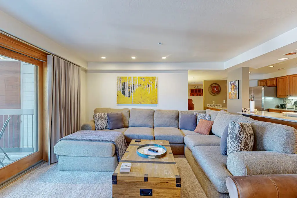 Torian Plum Plaza 302