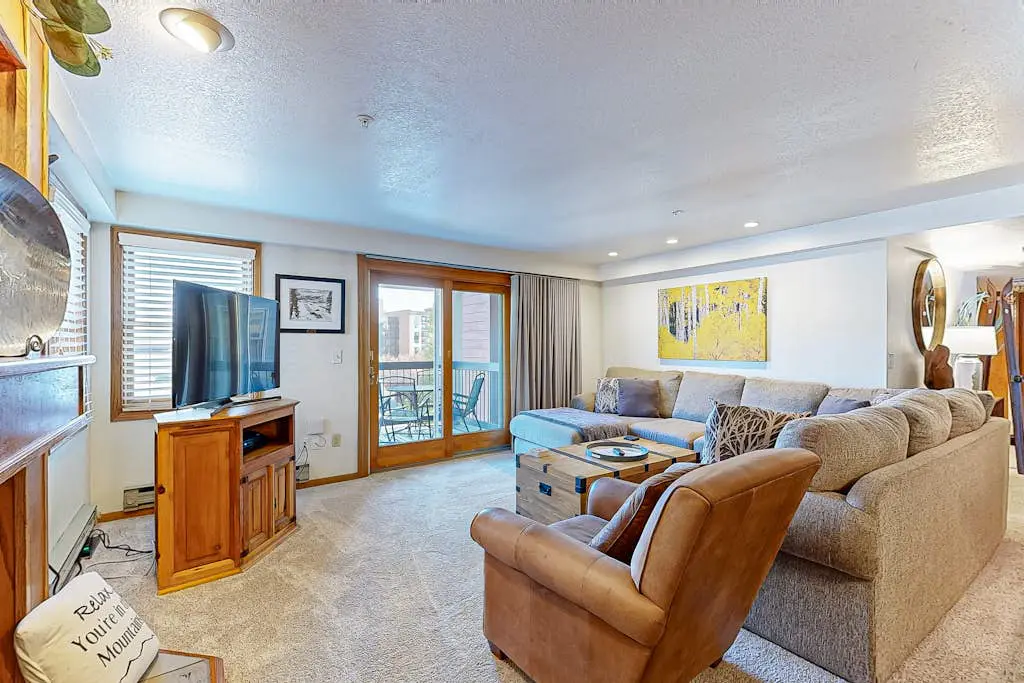 Torian Plum Plaza 302