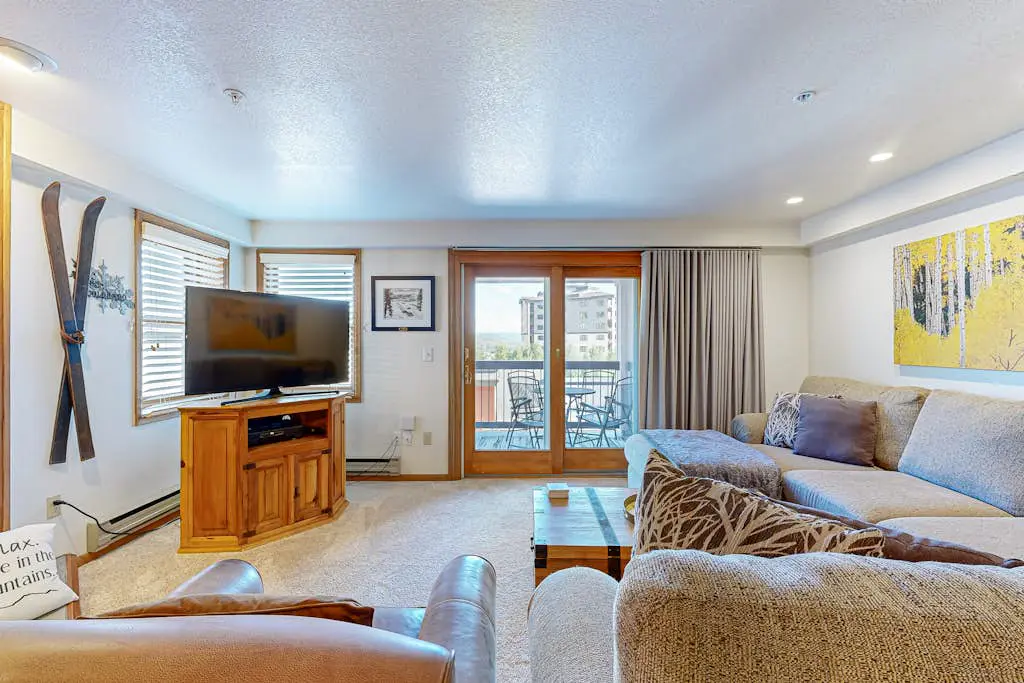Torian Plum Plaza 302