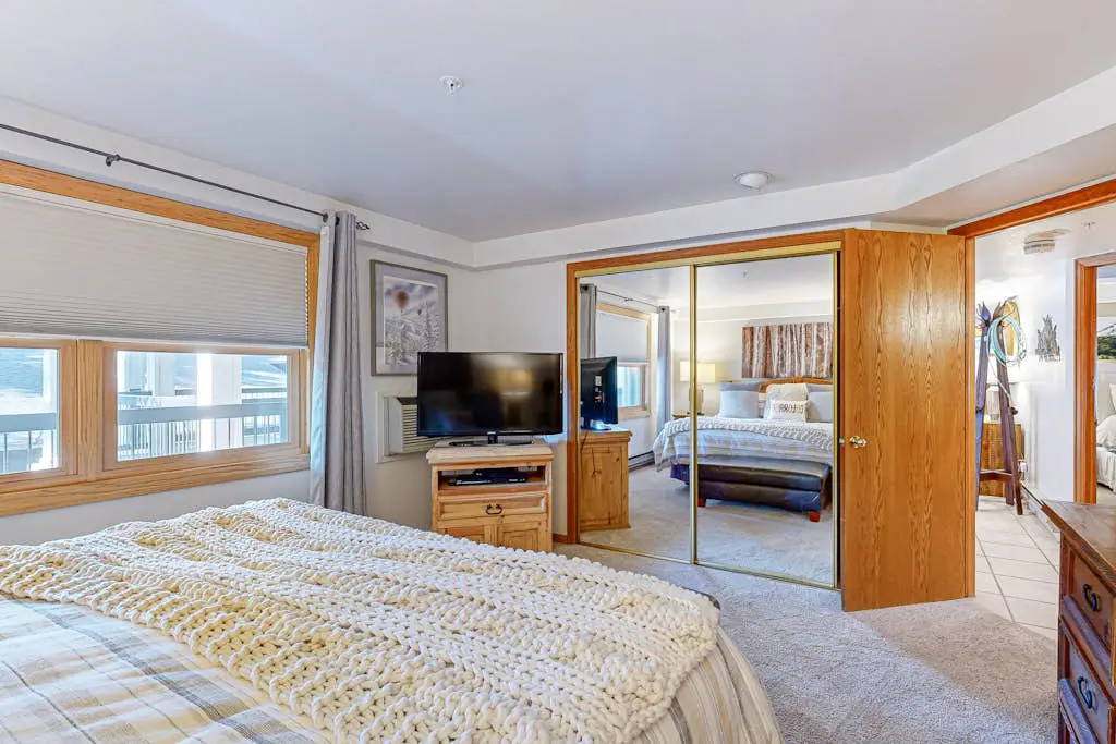 Torian Plum Plaza 302