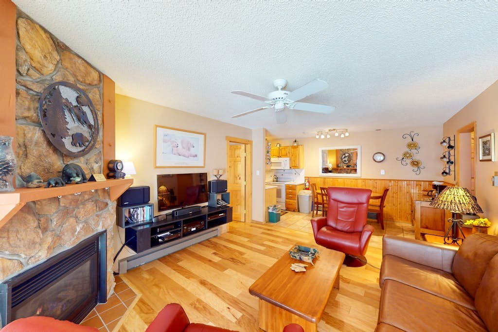 Welcoming ski-in/ski-out home near ski area activities, trails, and events