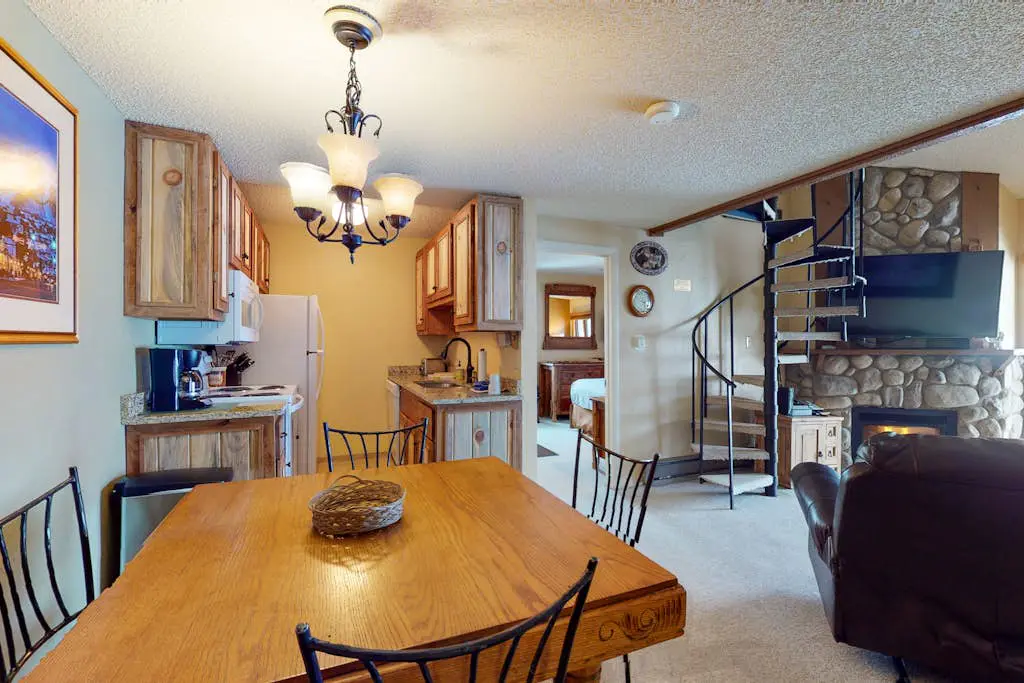 Ski Inn 331