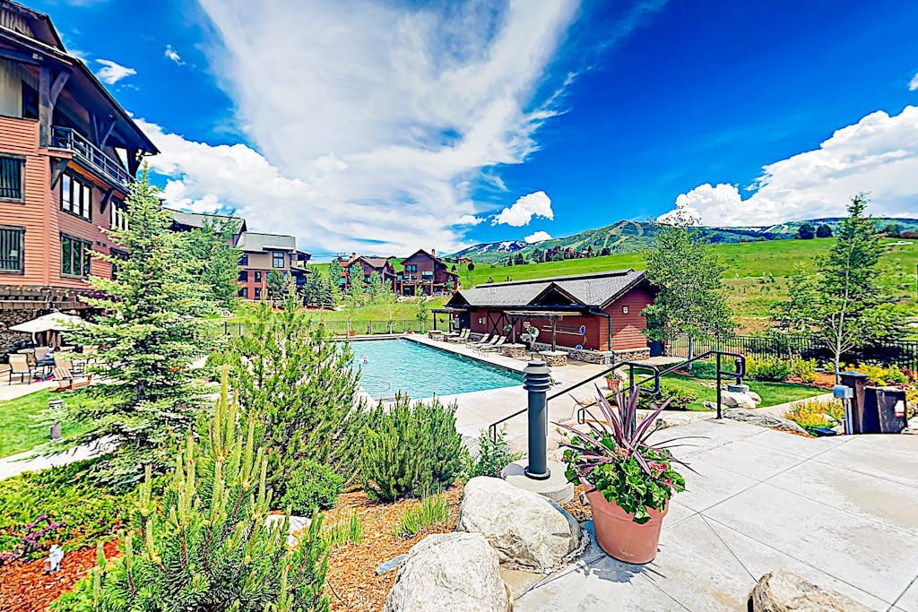 Mtn-view condo with gondola, fireplace, hot tubs, pool, game room, gym, balcony