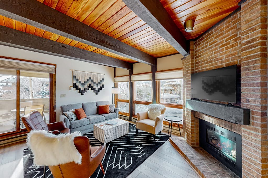 Slopeside condo with pool, hot tubs, ski shuttle, fireplace, & deck